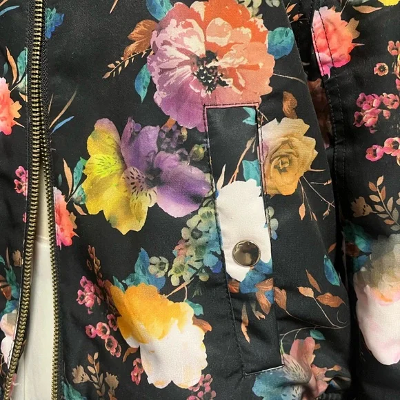 Forever, 21 floral bomber jacket - Picture 2 of 3